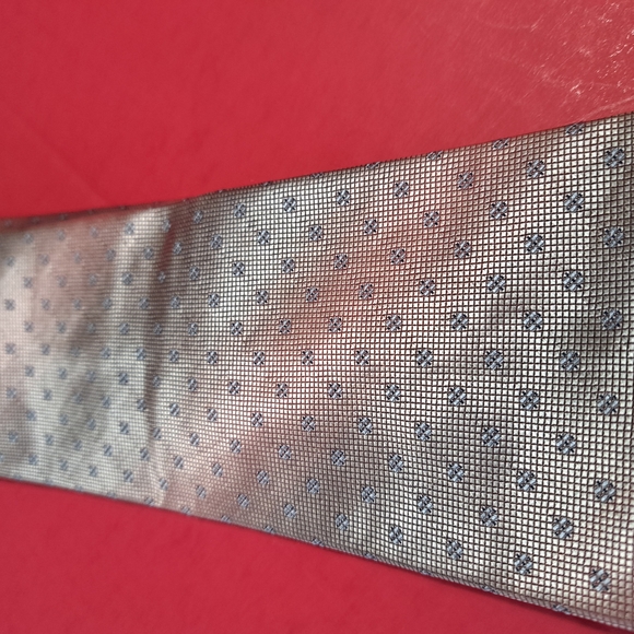 Stylish Silver and Blue Gradient Tie - Picture 1 of 3